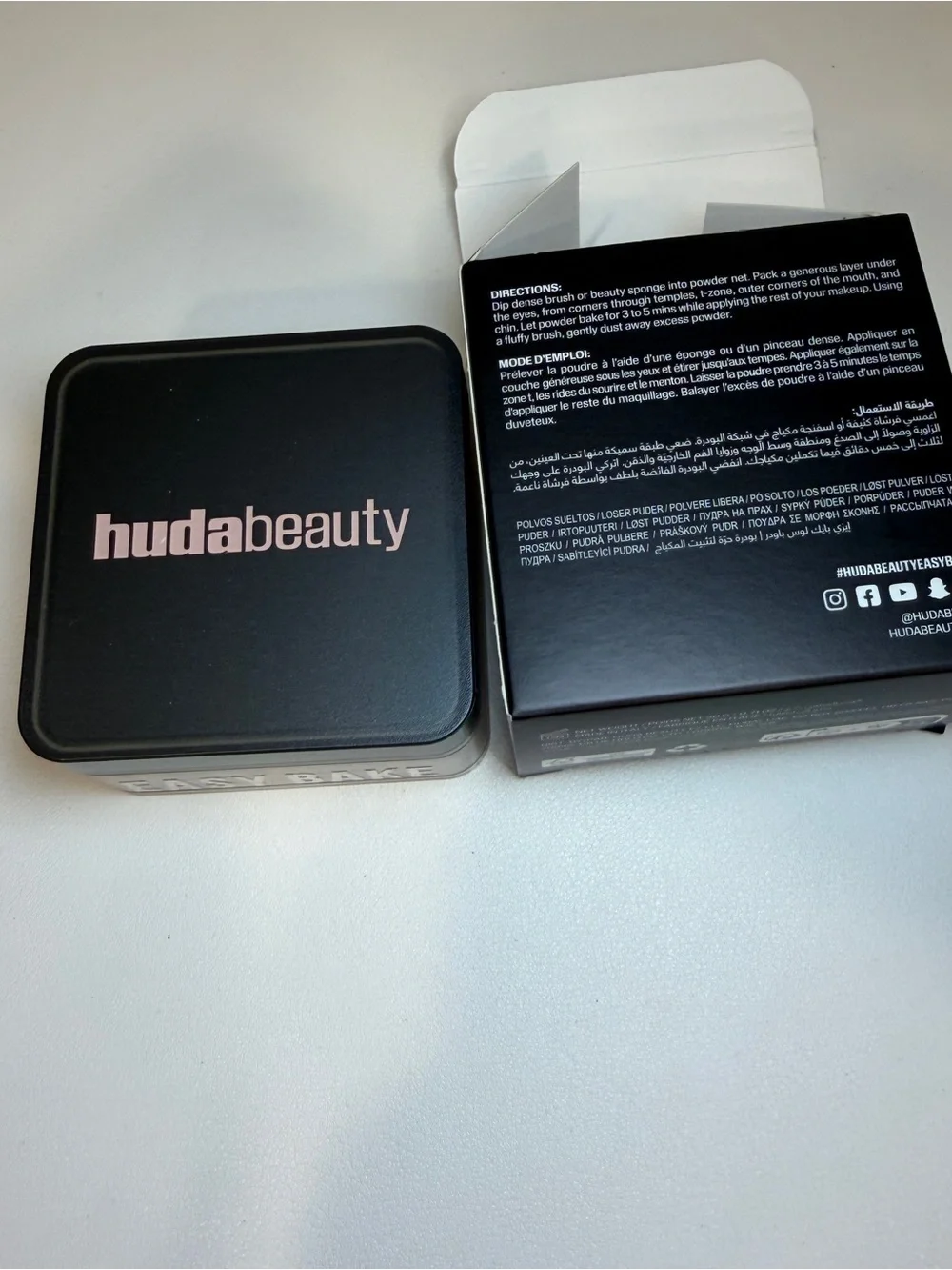 HUDA BEAUTY Easy Bake Setting Powder Compact Cupcake 20g